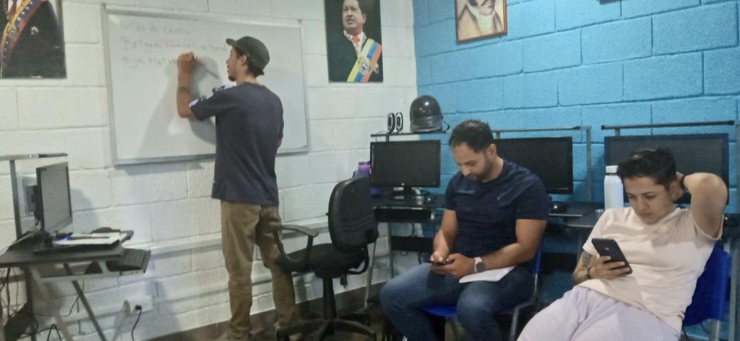 El día 08/08/24 se dió el taller en redes sociales y brigadas comunacional en infocentro  Belén dirigido a los facilitadores del eje metropolitano <a href="/NicolasMaduro/">Nicolás Maduro</a> <a href="/Gabrielasjr/">Gabriela Jiménez</a> <a href="/LaRosaInfoVE/">LaRosaInfoVE</a> <a href="/MaraRoj18/">Anye Rojas</a> <a href="/Mincyt_VE/">Ministerio para Ciencia y Tecnología</a> <a href="/Yeseg7/">Yescenia E. Granados M.</a> <a href="/InfoMerida2024/">InfocentrosMerida</a>