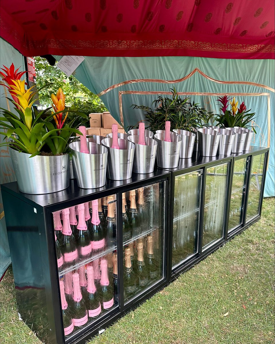 We love working with local businesses who share our passions &amp; values. It was great to work with <a href="/HighwealdWine/">Highweald</a> at this weekends @BrightonPrideOfficial in the VIP area!🌈🥂
 
Amazing team &amp; the bar look Brilliant!

#BrandPartnerships #FestivalBarHire #PartyBar #SupportLocal