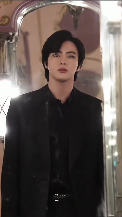 ShaaP47248's tweet photo. @gucci @BTS_twt GUCCI BOY JIN
JIN GUCCI GLOBAL AMBASSADOR
#JinxGucci https://t.co/rtytzGGzdr
