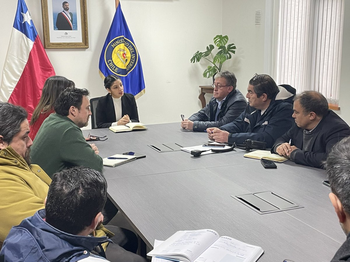 Importante reunión con <a href="/DPRLosLagos/">Delegación Presidencial Regional de Los Lagos</a> donde se informó que privados coordinados por Armasur, agilizarán financiamiento para reconectar ruta Chinquihue. Participó Alcalde Gervoy Paredes, equipo municipal, <a href="/ServiuLosLagos/">SERVIU Los Lagos</a> <a href="/MTTLosLagos/">SeremiTT Región de Los Lagos</a> y empresa constructora
Próxima semana inicio obra
