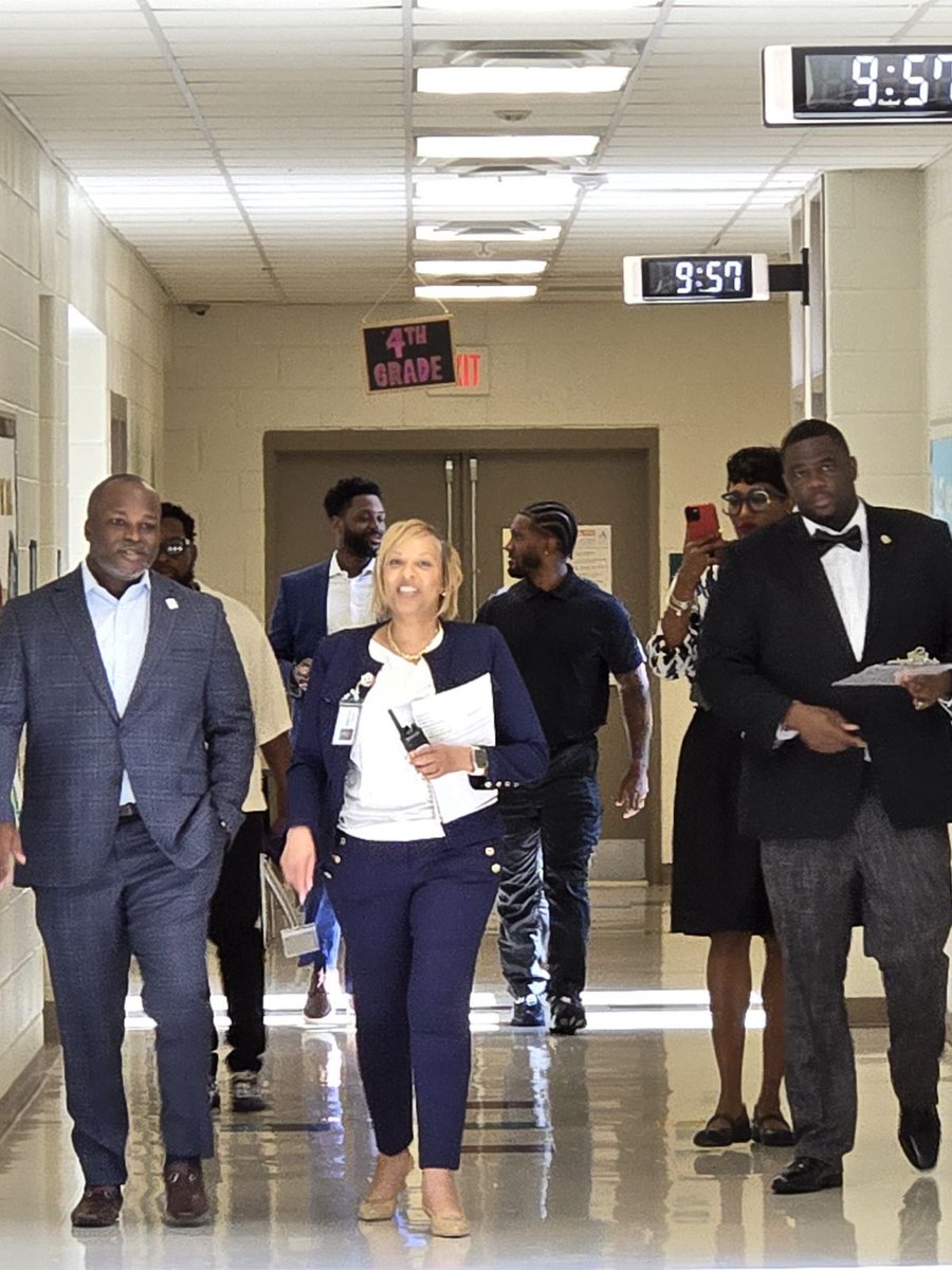 AprilTh17054423's tweet photo. Boyd Elementary: Building Our Young Dreamers . Amazing visit from Superintendent Dr. Johnson .
#APSSTEM #Boydscholars https://t.co/6V9JIo3Au2