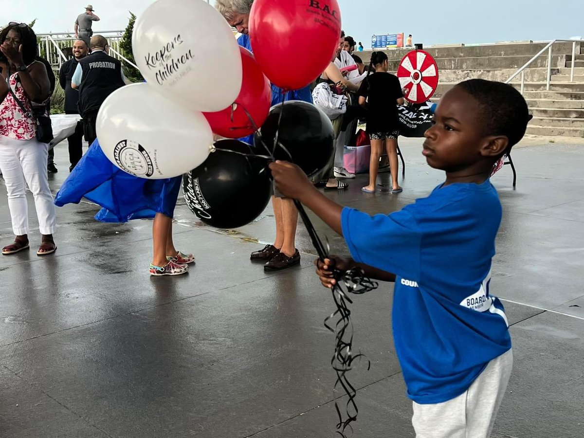 NYPD100Pct's tweet photo. Amazing things are happening in #Rockaway. Despite the weather, we came out and made National Night Out Against Crime a success. That’s the Rockaway spirit. #rockawaystrong!!! https://t.co/Q8Yp1UFeIh