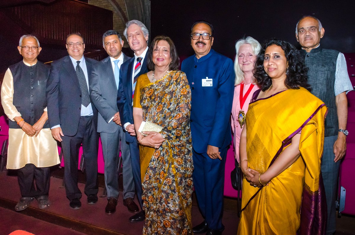 Many thanks to @BhavanLondonfor its life-enhancing dancing and singing celebration of Indian Independence Day. The packed audience was delighted. Honoured to be with High Commissioner Doraiswami <a href="/HCI_London/">India in the UK</a>, <a href="/LBHF/">H&F Council</a> Deputy Mayor Daryl Brown and Bhavan luminaries.