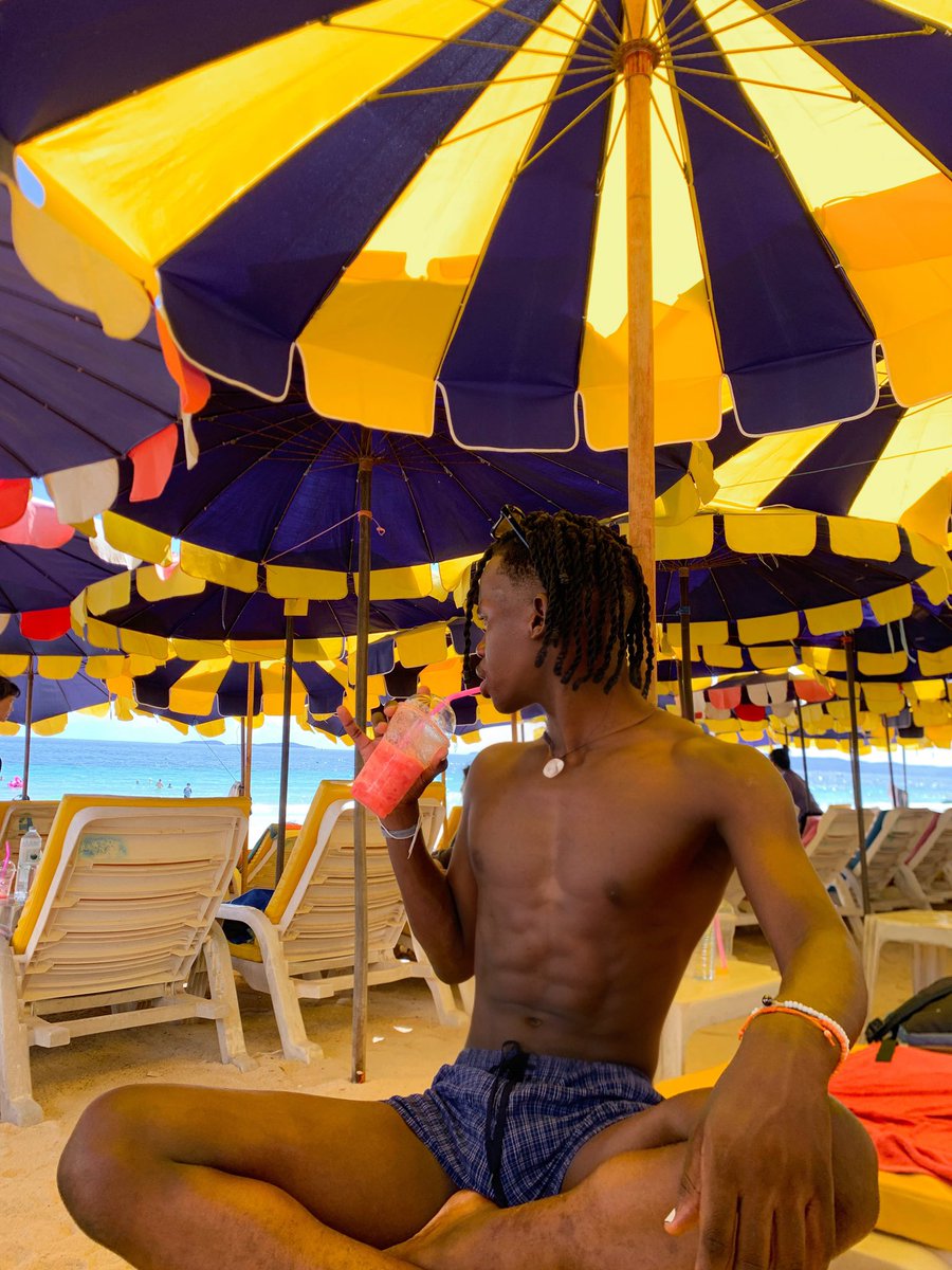 ThulaniIcon's tweet photo. Beach day 🌊 https://t.co/r6jyOPBJQp