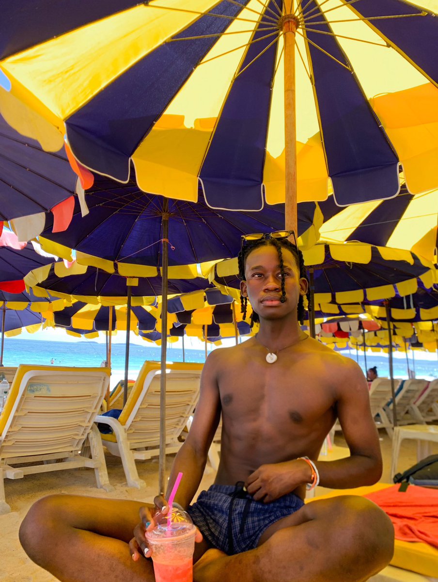 ThulaniIcon's tweet photo. Beach day 🌊 https://t.co/r6jyOPBJQp
