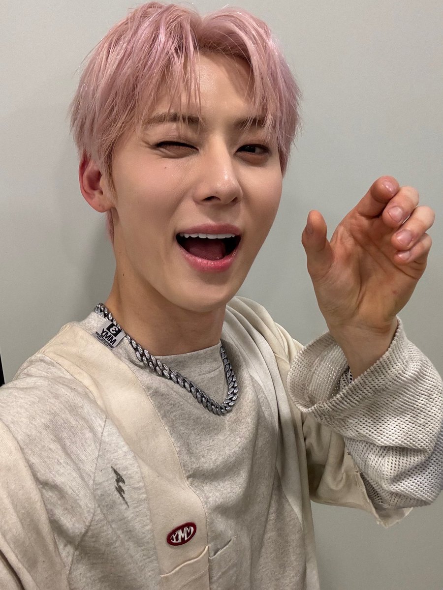 bbosongmh89's tweet photo. #황도의단짝_황민현의계절 
도원결의로 맺어진 황도랑 민현이🧡
#ALWAYS_MINHYUN
우리 끝까지 가는거다~?🙌🍻🥂🤗🎉 https://t.co/4YZG95whO9