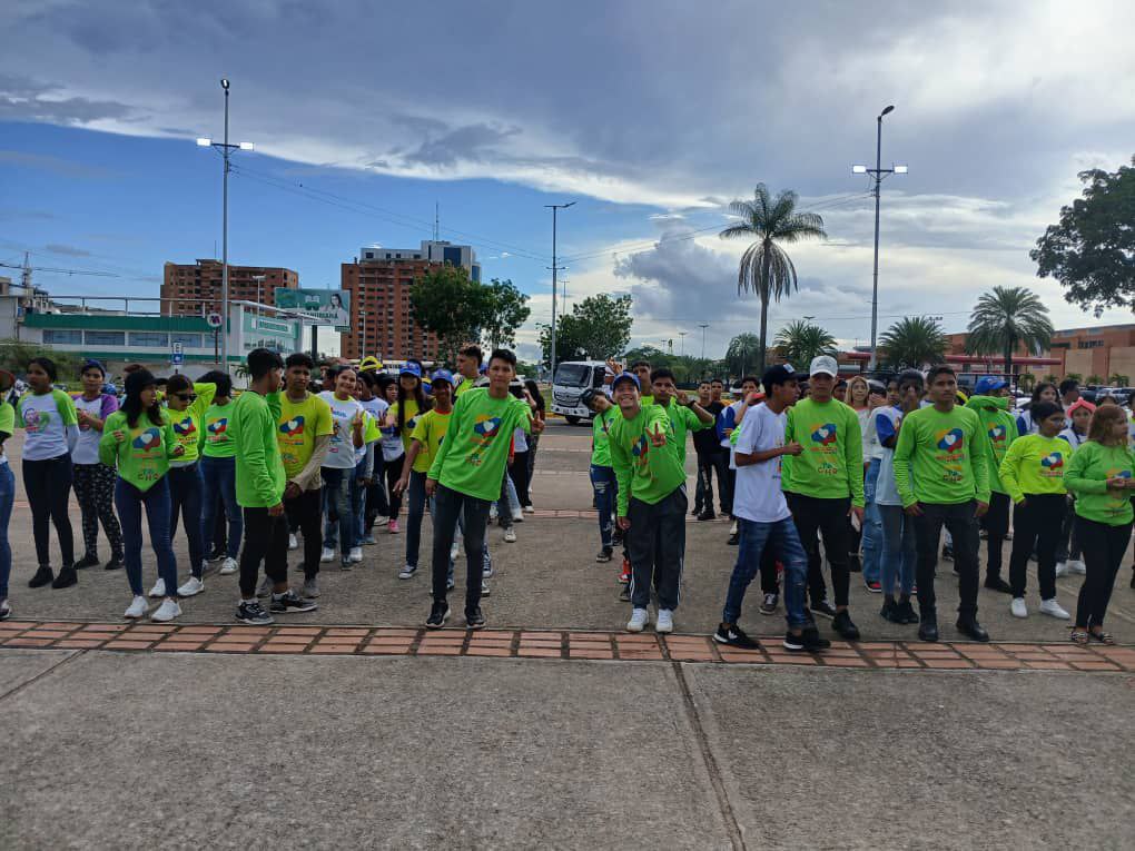 Inicia plan Vacacional Comunitario 2024, con el lema “Mostacho Fest Venezuela Nuestra” para beneficio de 300 mil niños y niñas en 40 puntos establecidos en cada uno de los 11 municipios del estado Bolívar.

@nicolasmaduro
<a href="/amarcanopsuv/">Ángel Marcano</a>
<a href="/brizcoroquin/">Brizeida Quiñones</a>

#vacaciones2024