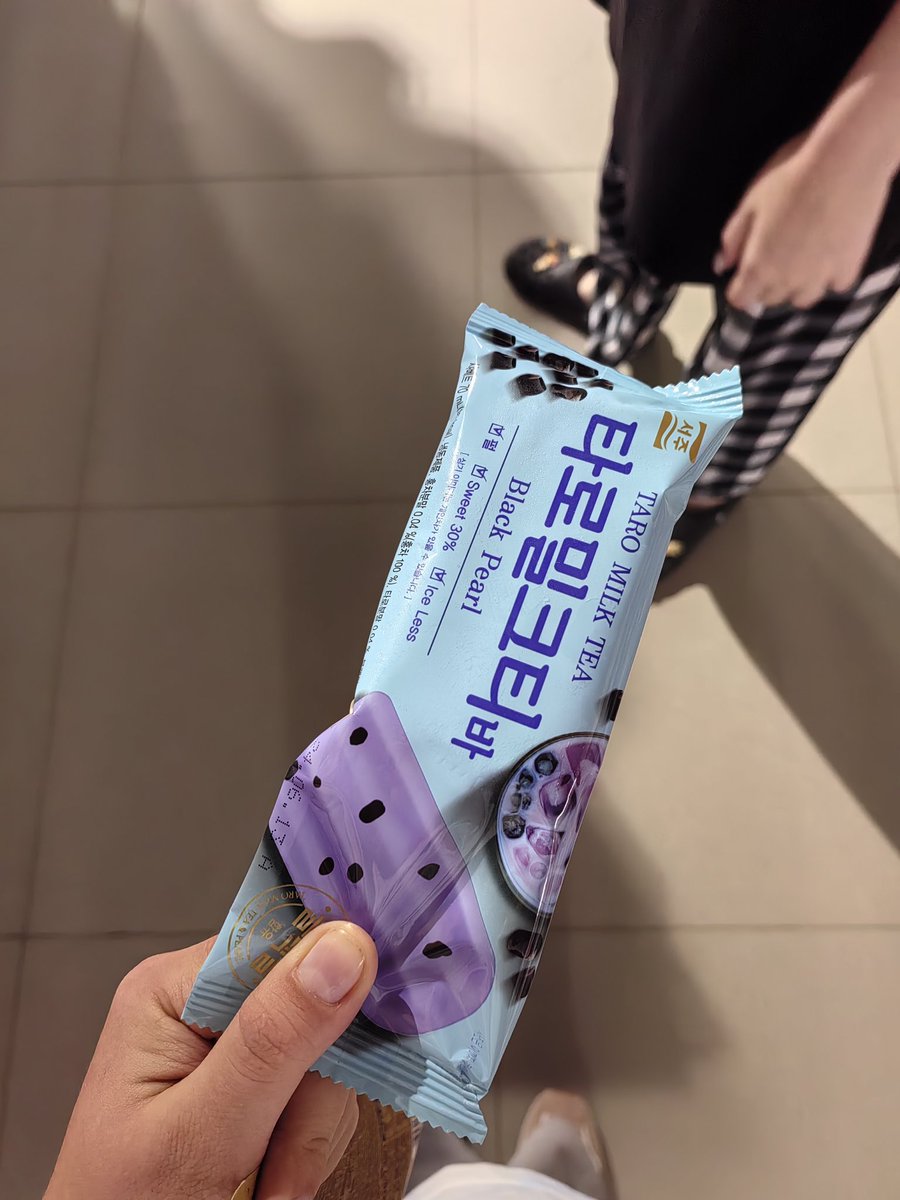 JENOV0IR's tweet photo. 有没有 brat summer vibes??? 哈哈哈哈我记得这是还可爱的photodump.我的夏天不是有意思，只吃饭，看漫画，喝咖啡，画画。。。。 https://t.co/a9G9X5yINu