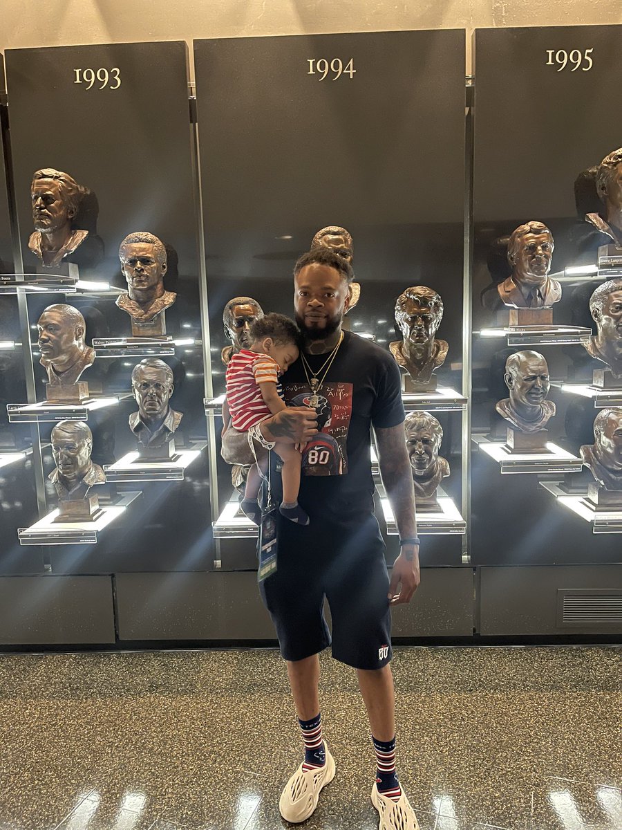 PopeSlim's tweet photo. NFL PRO HALL OF FAME MUSEUM https://t.co/g8LPGDYy8S