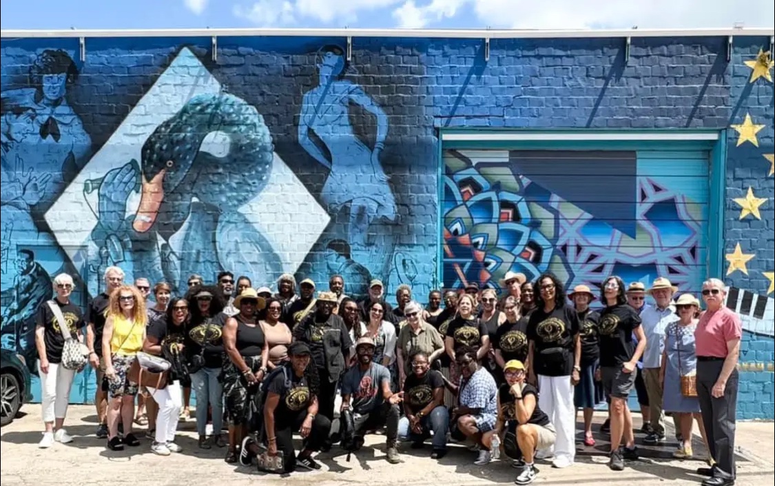 RBDallasHistory's tweet photo. Your LAST chance to get on the bus with us for our Ukunika Tours will be Saturday, August 17th! Together, we’ll explore Black Uplift in the Freedman’s Era through sites in Freedmantown/North Dallas (Uptown/State Thomas) and Downtown. Don’t miss out! 
https://t.co/5Bz2VjU2Go https://t.co/OFU8xEE2SP