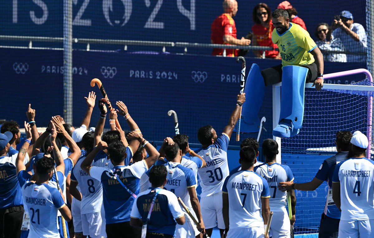 Sibtain Raza (@i_am_sibtain) on Twitter photo <a href="/mufaddal_vohra/">Mufaddal Vohra</a> Indian players saluting PR Sreejesh after winning the Bronze medal 🇮🇳❤️
#Paris2024 #Olympics <a href="/mufaddal_vohra/">Mufaddal Vohra</a> Indian players saluting PR Sreejesh after winning the Bronze medal 🇮🇳❤️
#Paris2024 #Olympics