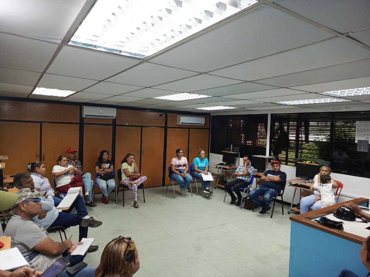 Desde el infocentro BASE DE MISIONES LA CINQUEÑA III , seguimos apoyando como espacio y punto de reunión de nuestras organizaciones comunitarias.
#PuebloSonrienteYEnPaz