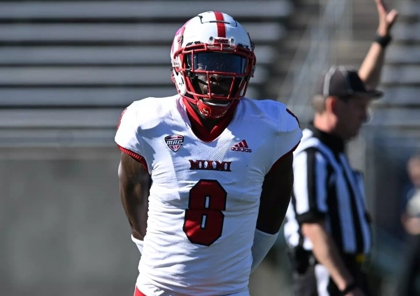 ● DE Spotlight ●

Brian Ugwu - Miami OH

• Ugwu is not only one of the best players in the #MAC but he's one of the top pass rushers in all of #CFB. In his career he has 106 Tackles, 22 Tackles for Loss, 13 Sacks, 1 INT, 1 Fumble Recovery and 2 Forced Fumbles.