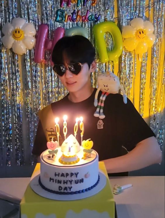 minyangxo's tweet photo. happy birthday to our love! you grew up so well ~!! 🥹 to more beautiful years and birthdays with you ~!!

#황도의단짝_황민현의계절 #ALWAYS_MINHYUN #황민현 #HWANGMINHYUN @MINHYUN_PLEDIS https://t.co/ydeaKr9Hc6