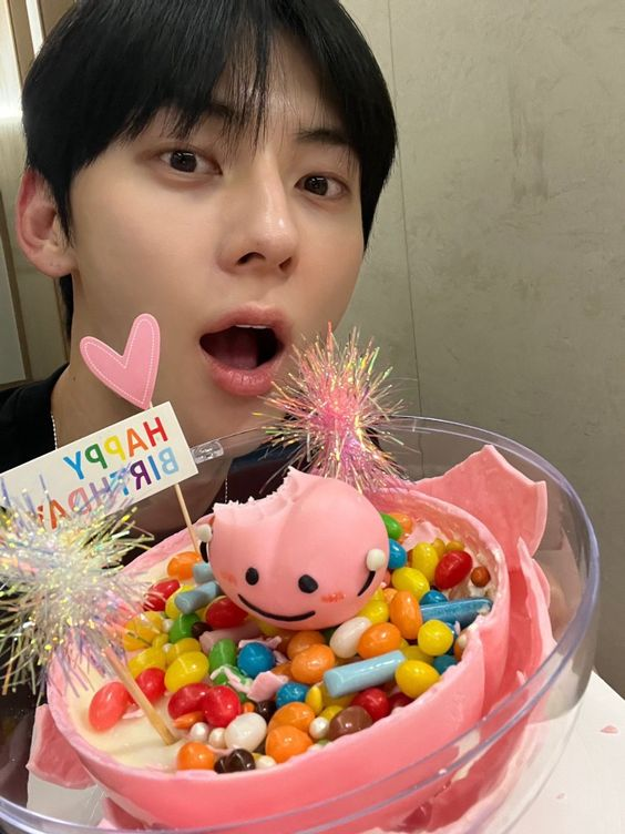 minyangxo's tweet photo. happy birthday to our love! you grew up so well ~!! 🥹 to more beautiful years and birthdays with you ~!!

#황도의단짝_황민현의계절 #ALWAYS_MINHYUN #황민현 #HWANGMINHYUN @MINHYUN_PLEDIS https://t.co/ydeaKr9Hc6