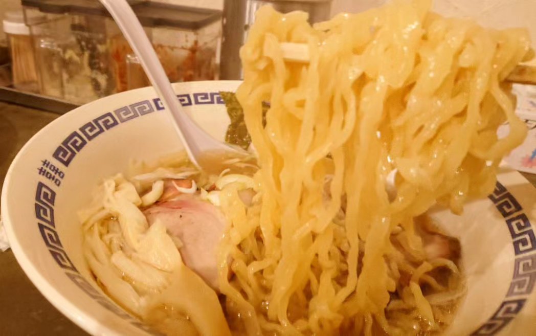 🐷ぶひルン🎵月曜🌃
３杯めー🎵
中華そば🍜おおのさん
特製ゆず塩そば 🍜
しっかりした塩スープ
ゆず効いて🐴🐴ぁ～
麺🐷ぶひ🎵ズバ🎶
🐴モチ🎵🐷ルン🎵
穂先メンマ🎵塩味で旨さ引き立つ🐽💨🎶
チャーシュー🐴🐷ぶひ🎵
ねぎが塩スープに浸ると🐴シャキ🎵甘ぁ～い😆💨🎶
🐷ぶーすとブヒュ～
ご馳走様🙏