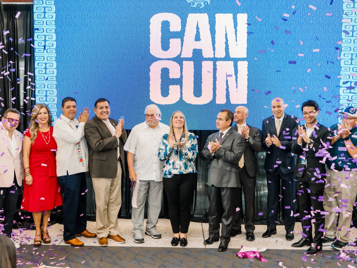 mcallenairport's tweet photo. We are excited to have welcomed, Volaris Airlines.🎉 🇲🇽  Flying McAllen International Airport to CANCUN, MX! ⛱️☀️

🌅 Thank you to our Board, Partners, and Community members for joining us to celebrate!

🛬🌟Visit https://t.co/ZY0TINXOch to fly today!
 #FlyMFE #Cancun https://t.co/FknAlNLVqX