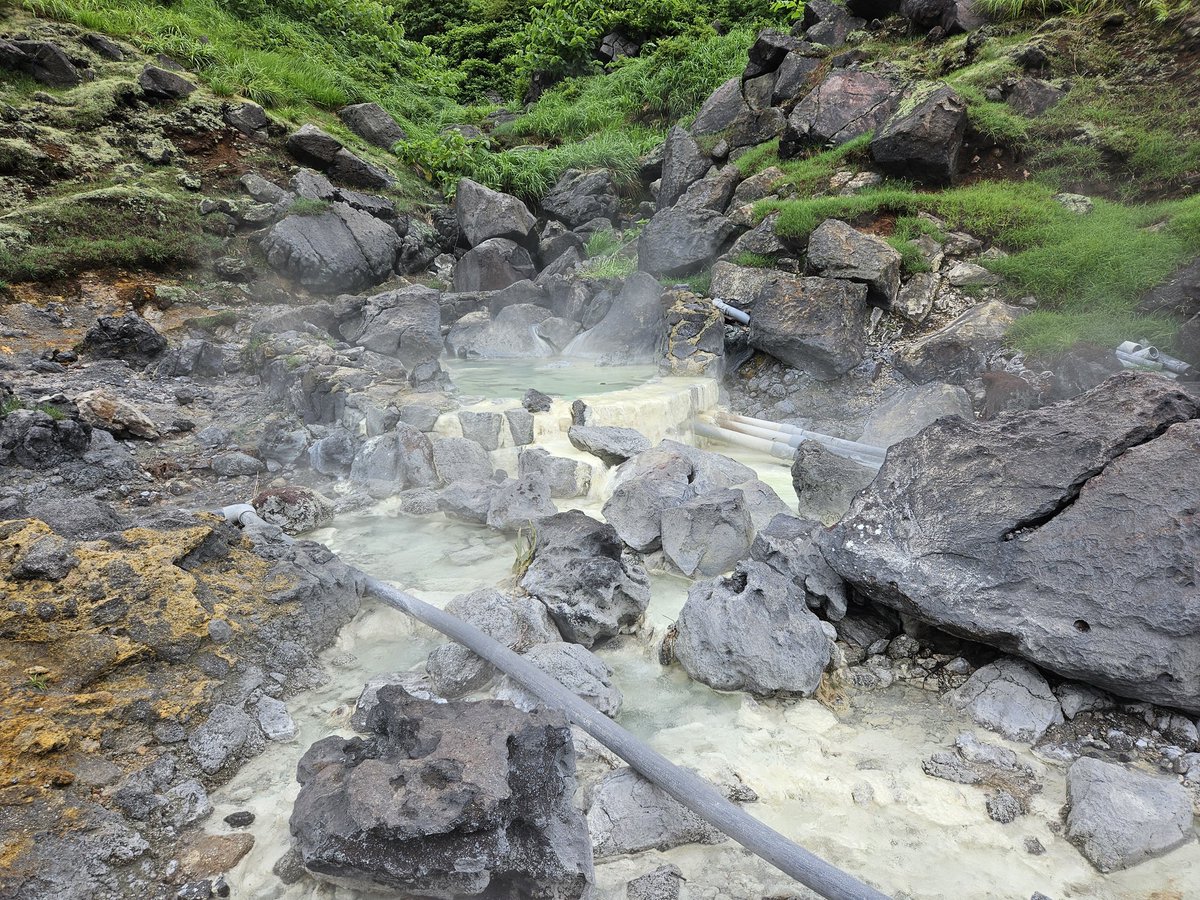 mako_pee's tweet photo. 須川高原温泉。源泉掛け流しても有り余る湯量ですごいです。泉質も最高です。 https://t.co/9PLtjI0qVy