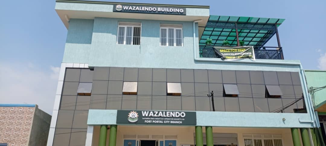 MODVA_UPDF's tweet photo. Maj Gen Richard Otto, Commander of the Mountain Division, has officially opened the @Wazalendo05_Ug Savings and Credit Cooperative Society (WSACCO) Building, a three-storey commercial property, boasting a rental space of 1,161.45 square metres in Fort Portal City. The building also accommodates the WSACCO's 10th cash operating branch.