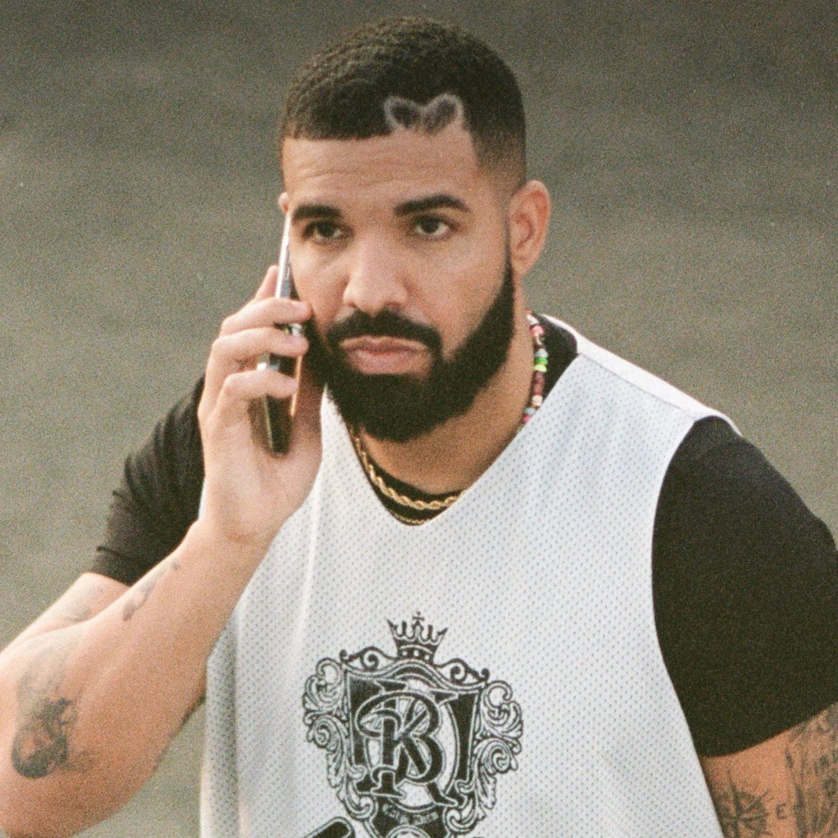 HipHopAllDay's tweet photo. Drake's 'Family Matters' has now surpassed 100 million streams on Spotify 🔥🏆

It is his 252nd song to reach this milestone, more than DOUBLE the amount of any other rapper. https://t.co/x8TDQnZd5B