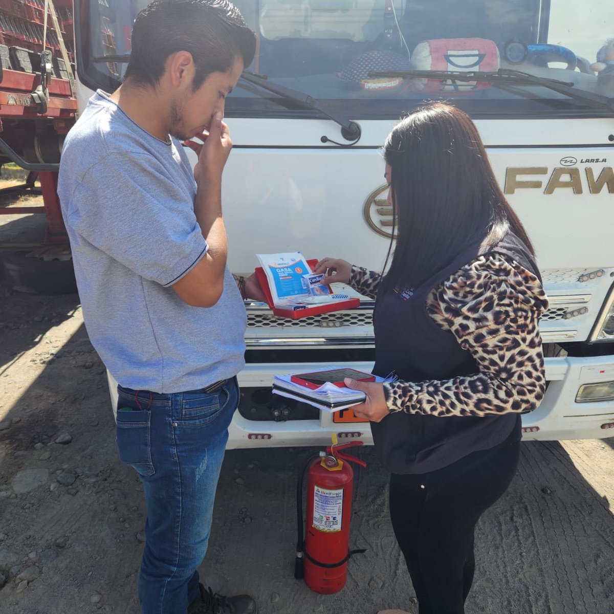 Arcsa_Ec's tweet photo. ¡Buenas prácticas para asegurar la calidad! ☑️🚛

Realizamos el control sanitario de los vehículos de una distribuidora farmacéutica de #Rumiñahui para la renovación del certificado de Buenas Prácticas de Almacenamiento, Distribución y Transporte #BPADT.

#ArcsaControla ✅ https://t.co/N4V3Zp2zII