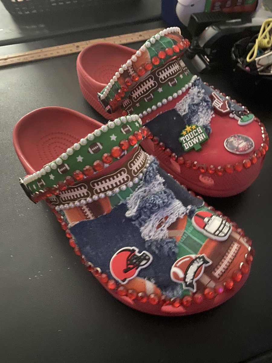 TFSkelton's tweet photo. Whose ready for 🏈 football season?! I’m ready!!! Gave my football crocs a tuneup. 

Added a @KenyenSkelton croc charm and another charm that comes very close to the @TaftRaider hand. And that’s just my shoes👀 just wait and see, there’s more #oursenioryear @taft_club #raidermom https://t.co/GEN73pdvSi