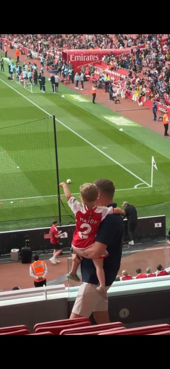 Emirates cup most definitely is not for your every week match goers, but to be able to take the kids makes it worth every penny and minute (Not the Mexican wave though)! You’ll be in the north bank lower soon son! 🔴⚪️