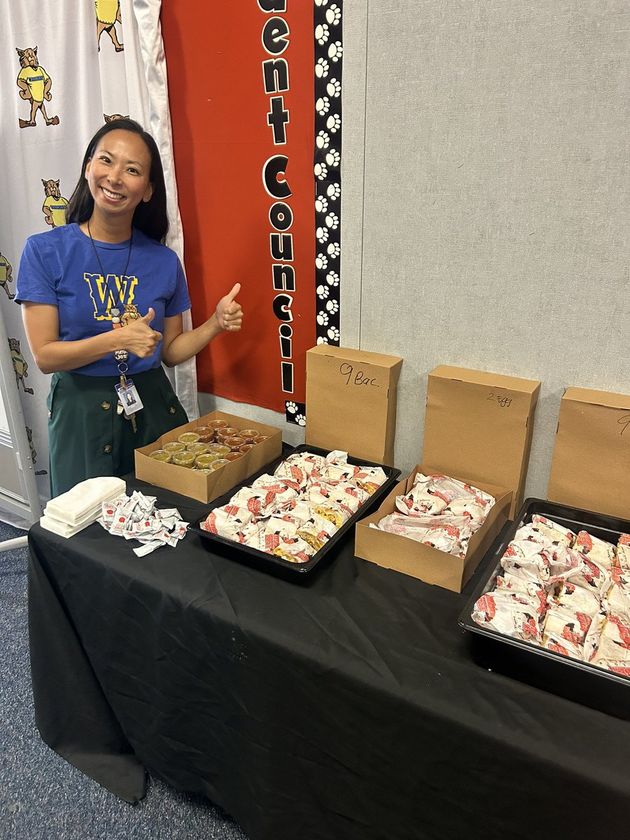WoodcrestFSD's tweet photo. Welcome Back Staff! Thank you Charlieβs Best for helping us start the day off right!!! @charlies_best Fullerton @FullertonSD #FSDLearns https://t.co/D9lcWkbOJL