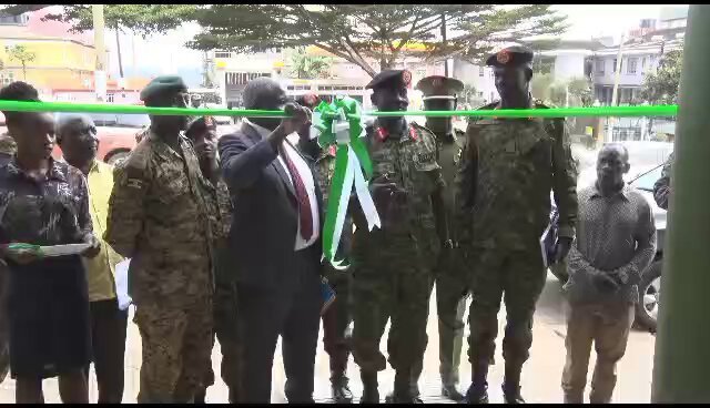 MODVA_UPDF's tweet photo. Maj Gen Richard Otto, Commander of the Mountain Division, has officially opened the @Wazalendo05_Ug Savings and Credit Cooperative Society (WSACCO) Building, a three-storey commercial property, boasting a rental space of 1,161.45 square metres in Fort Portal City. The building also accommodates the WSACCO's 10th cash operating branch.