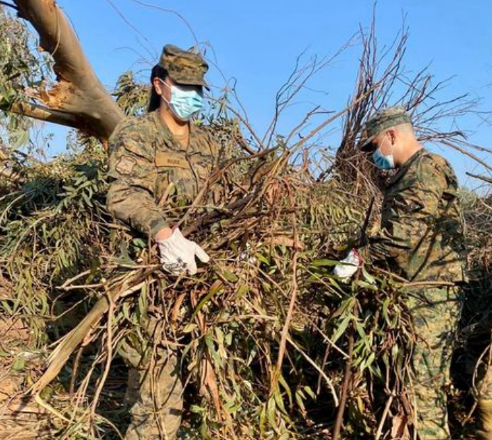 Idelgomigas's tweet photo. El @Ejercito_Chile apoyando como siempre en trabajos de apoyo a la ciudadanía en esta emergencia eléctrica que se vive en diferentes zonas de la RM 👏👏
#EnelDistribución https://t.co/VhxF94fCJt