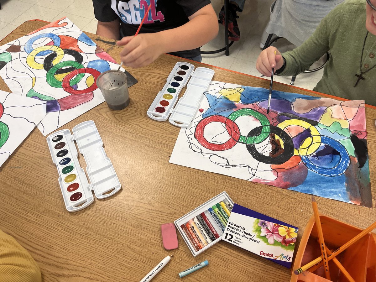 Crivera7716's tweet photo. 5th grade is celebrating the summer Olympics!! Learning about history of the rings and creating abstract art too! @CarverESCubs @MerrittWenitra @ArtEdJournal @NCArtEdA @WCPSS_Arts 🎨🎨 @WendellNC https://t.co/HTGq1LtDn8