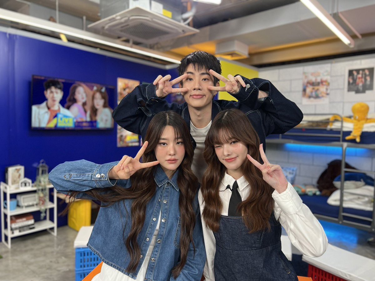 #GMMTVLiveHouse วันนี้มาแล้วน้าา
ทุกคนพร้อมเจอเก็บความลับไปกับ “ลูกจัน-มายเม่” และ “ออฟ” หรือยัง? ถ้าพร้อมแล้ว ไปกันเลยยยยยย

YT : youtube.com/live/vKVmwE33U…

TT : vt.tiktok.com/ZS2JvMuBo/

GMMTV Live House ทุกวันอังคาร และ พฤหัสบดี เวลา 21:30 น. ทาง Youtube และ TikTok : GMMTV
#GMMTV