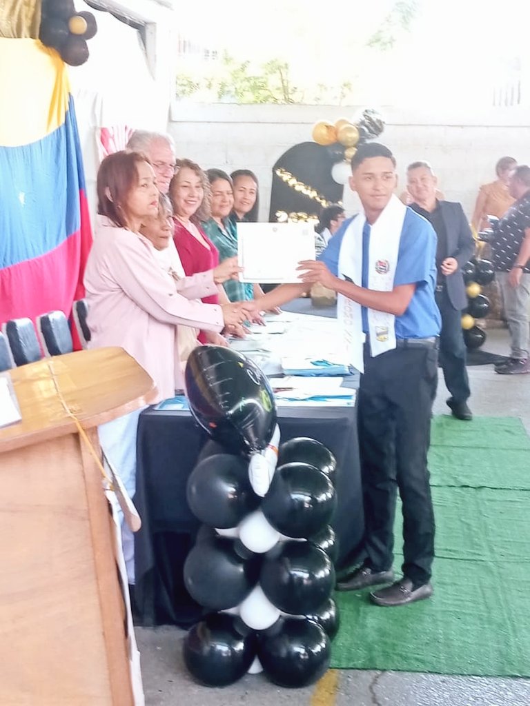 Educación Lara (@educacionlara) on Twitter photo #8Ago Continuamos cosechando éxitos para nuestra juventud, con el acto de grado de la E.T.I. Lara en la parroquia Concepción del <a href="/CDCEIribarren/">CDCEM IRIBARREN</a>
¡Felicidades! a los graduandos.
🇻🇪 #PuebloSonrienteYEnPaz 🇻🇪 #8Ago Continuamos cosechando éxitos para nuestra juventud, con el acto de grado de la E.T.I. Lara en la parroquia Concepción del <a href="/CDCEIribarren/">CDCEM IRIBARREN</a>
¡Felicidades! a los graduandos.
🇻🇪 #PuebloSonrienteYEnPaz 🇻🇪
