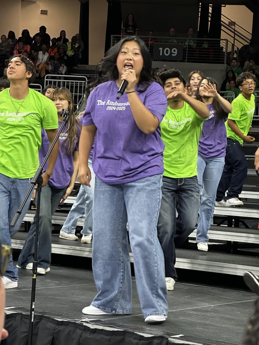 OPS_DrYang's tweet photo. She did not tell me this!!!! What??!!
#MyKid #opsallstaffkickoff #OPSProud #amazing #opsproduct #jacksonelementary #gomezheritage #marrsms #southhs https://t.co/vk0X8Uhc23