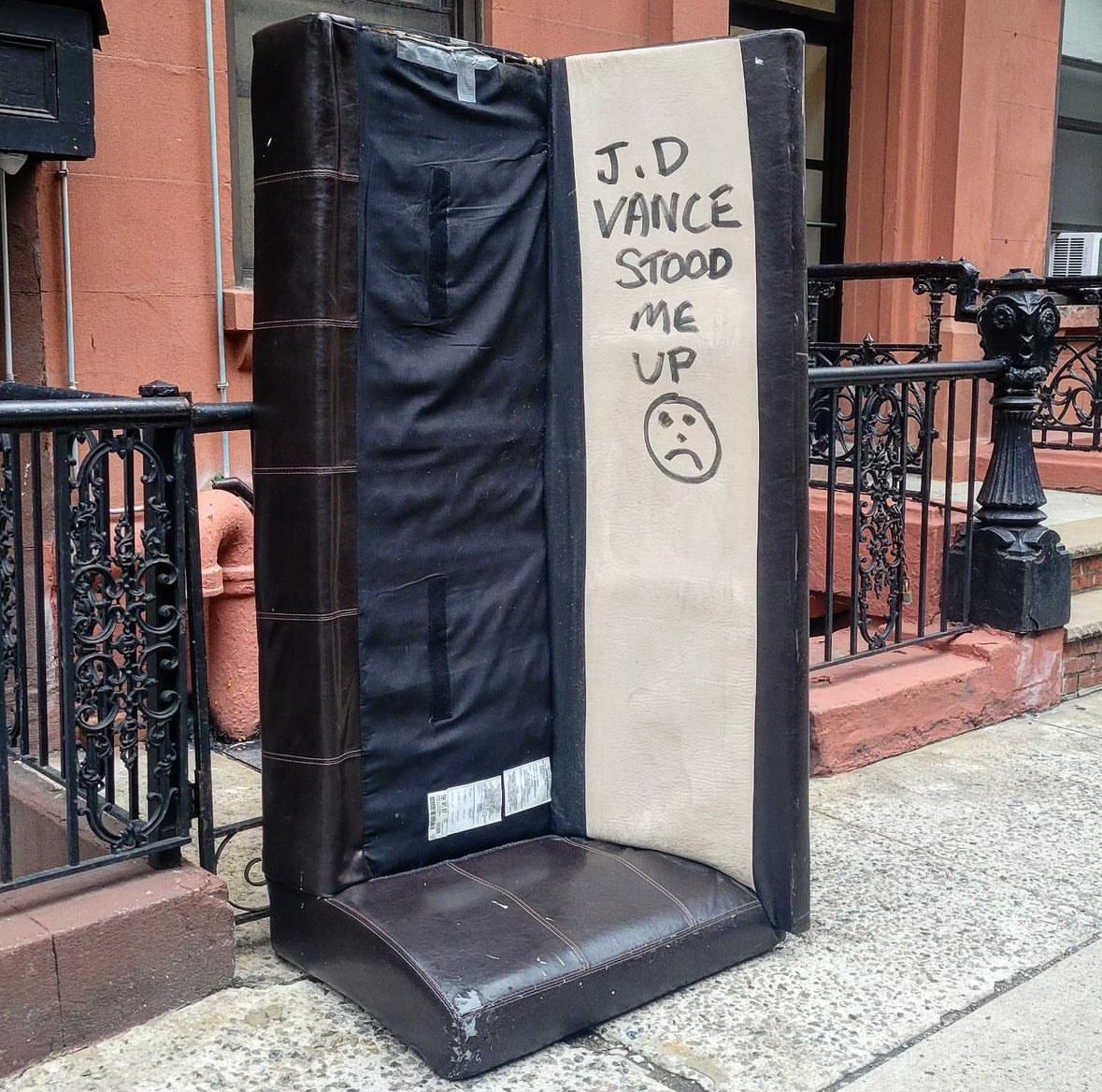 WUTangKids's tweet image. I love this city 🤣….h/t @plannedalism