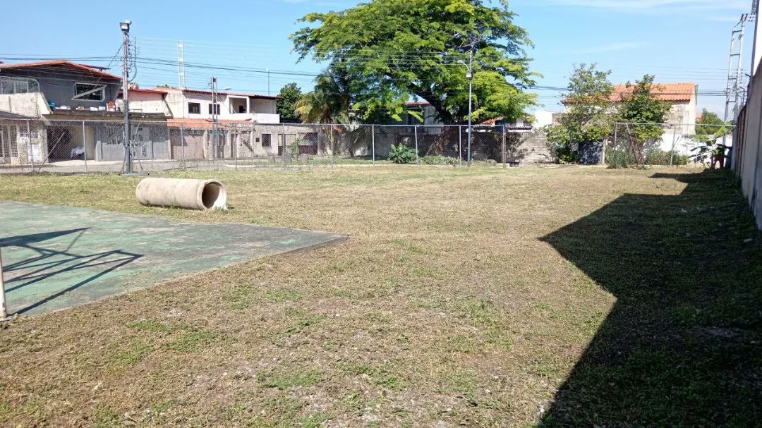 ✅ #8Ago / gracias al Pdte <a href="/NicolasMaduro/">Nicolás Maduro</a> a la Alcaldesa <a href="/johanitakenpo/">Joana Sánchez</a> se realizó desmalezamiento limpieza alrededores cancha urb Villas Athenea sector Farinachi Beneficiando a más de 25 atletas de la zona #PuebloSonrienteYEnPaz ✌️😀 <a href="/_LaAvanzadora/">Yelitze Santaella</a> @juventudydep @_Vpsops