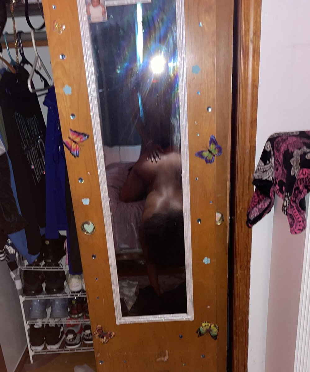 woothefreak's tweet photo. Best mirror pic you can do😘 who trying to remake this https://t.co/BY3zZqbuSf