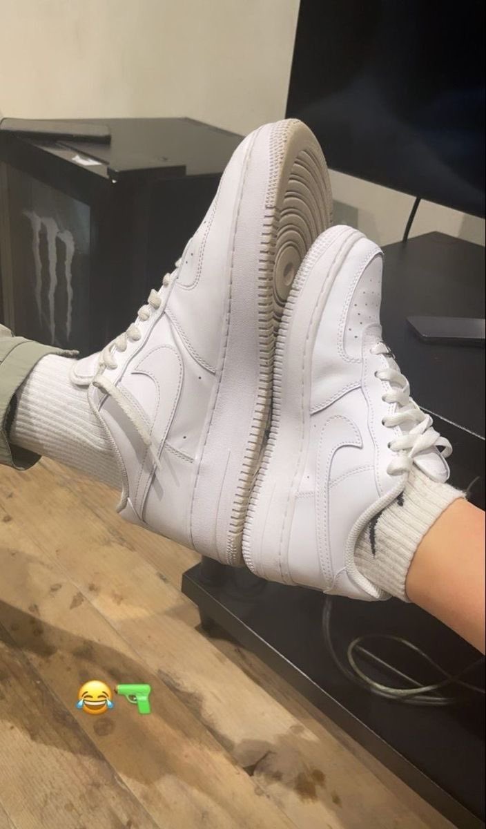 <a href="/_white_swann_/">Adam Raki ౨ৎ ˖ ࣪⊹🦢⊹₊ ⋆୨ৎ</a> 
Fucking tiny ass shoes