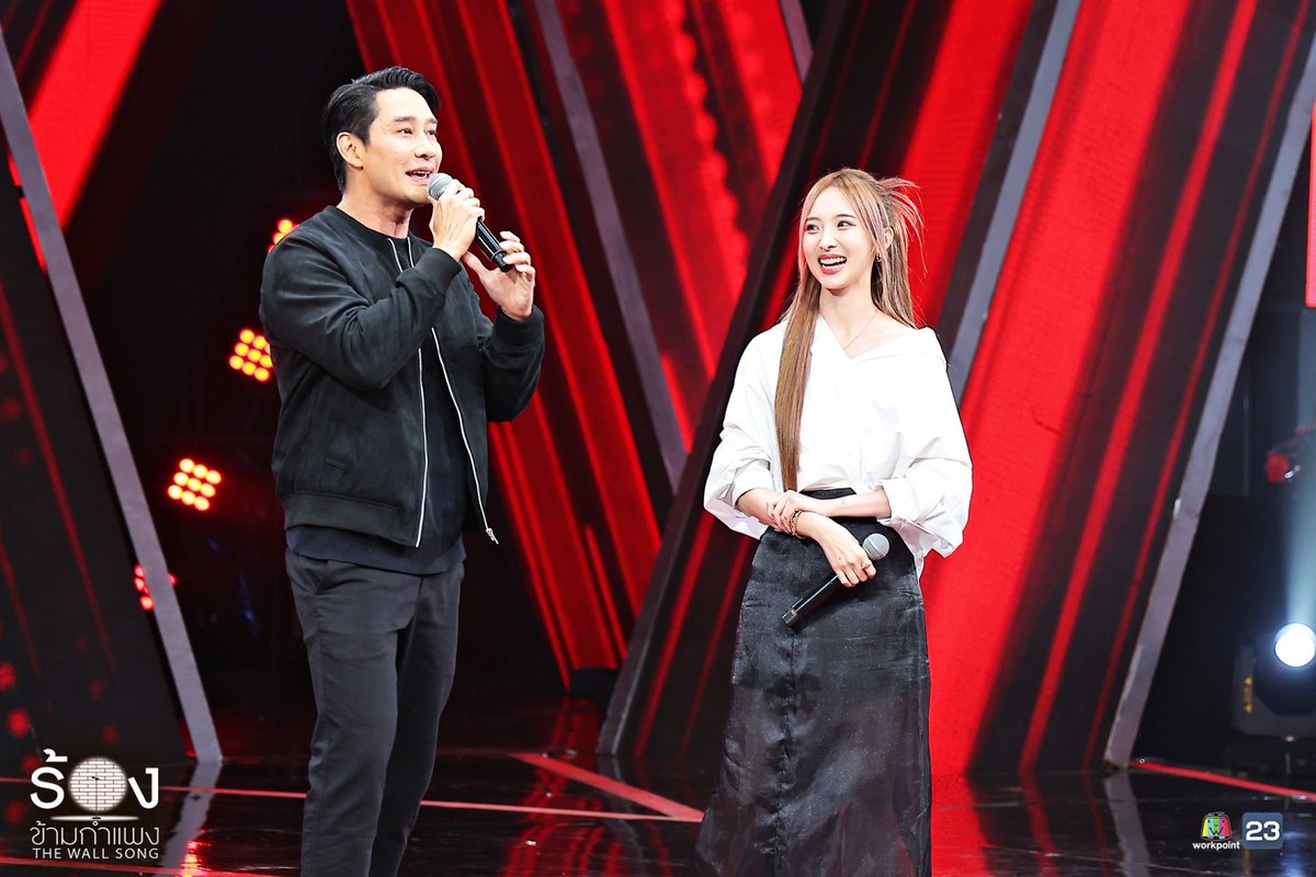 thewallsong's tweet photo. โธ่…“เนเน่ พรนับพัน” โดนหลอกไปเต็มๆ เจอหลังกำแพงเลือกเพลงรุ่นพ่อ!!! ทำเอา “ป้อง ณวัฒน์” ยืนสะดุ้ง นี่สินะที่บอกว่ามาเพื่อหลอกของจริงแนบเนียนมาก

🎼 #ร้องข้ามกำแพง #TheWallSong ทุกวันพฤหัสบดี เวลา 20.05 น. #Workpoint #Workpoint23
#เนเน่ #nenevader 
#ป้องณวัฒน์ https://t.co/hUbskTn8j7