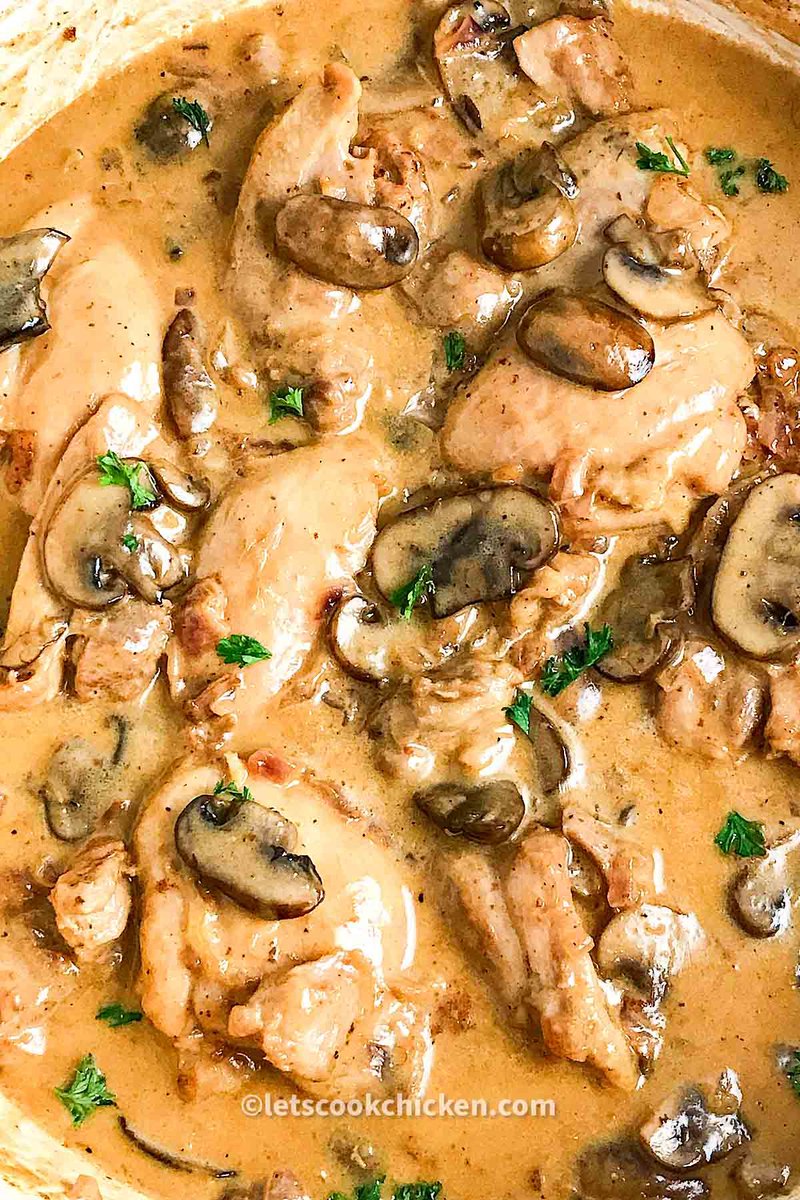 Dhomecooked's tweet photo. Chicken thigh marsala https://t.co/iQhyCl9wWc https://t.co/o5Z4O47KZG