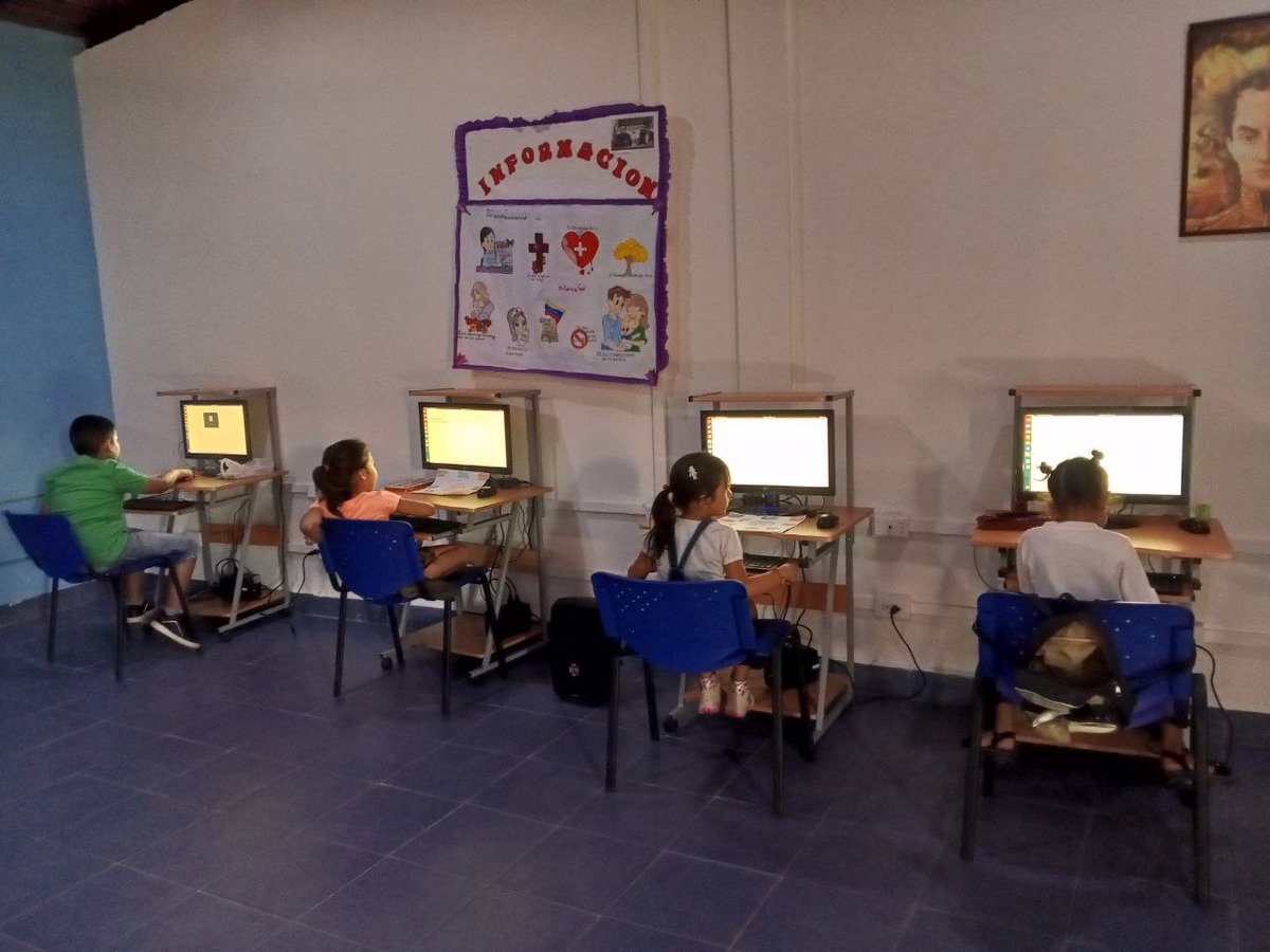 Desde el Infocentro CURBATI, Damos Inicio el Plan Vacacional "Dibuja y aprende con la Ciencia" con talleres en el uso correcto del computador a los niños de la comunidad.
#PuebloSonrienteYEnPaz