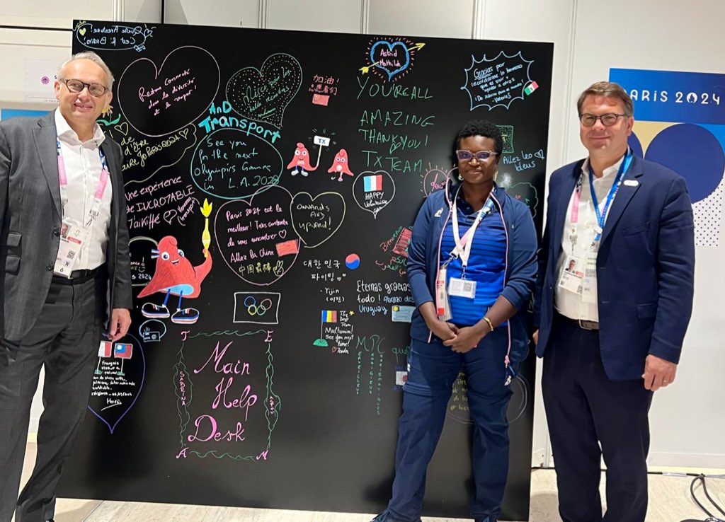 geoffroyboulard's tweet photo. #Paris2024 Au Centre Principal de Presse #MainPressCenter au Palais des Congrès de la Porte Maillot #Paris17 avec Arnaud Burlin (CEO de @ViparisOfficiel) qui accueille 6 000 journalistes accrédités @Paris2024 24/24h sur 22 000 m² (25% pour les agences) et 4 salles de conférences. https://t.co/pZn2Dawc9A