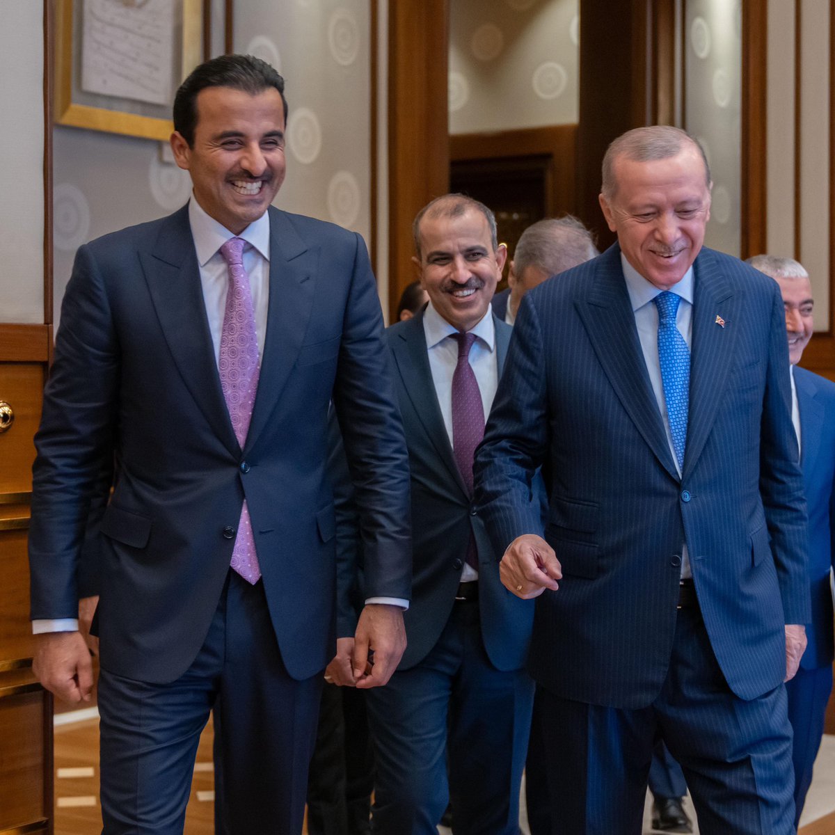 TamimBinHamad's tweet photo. يأتي لقائي اليوم بأخي الرئيس رجب طيب أردوغان في أنقرة في إطار تعزيز علاقاتنا الاستراتيجية وتعاوننا الثنائي الشامل، وتنسيق جهودنا المشتركة بشأن التطورات في المنطقة وتحدياتها المتزايدة، ولاسيما مساعينا لخفض التصعيد والتوصل إلى حل لوقف الحرب على غزة والأراضي الفلسطينية المحتلة، وكل ما يفضي إلى إحلال السلام والازدهار في محيطنا الإقليمي.