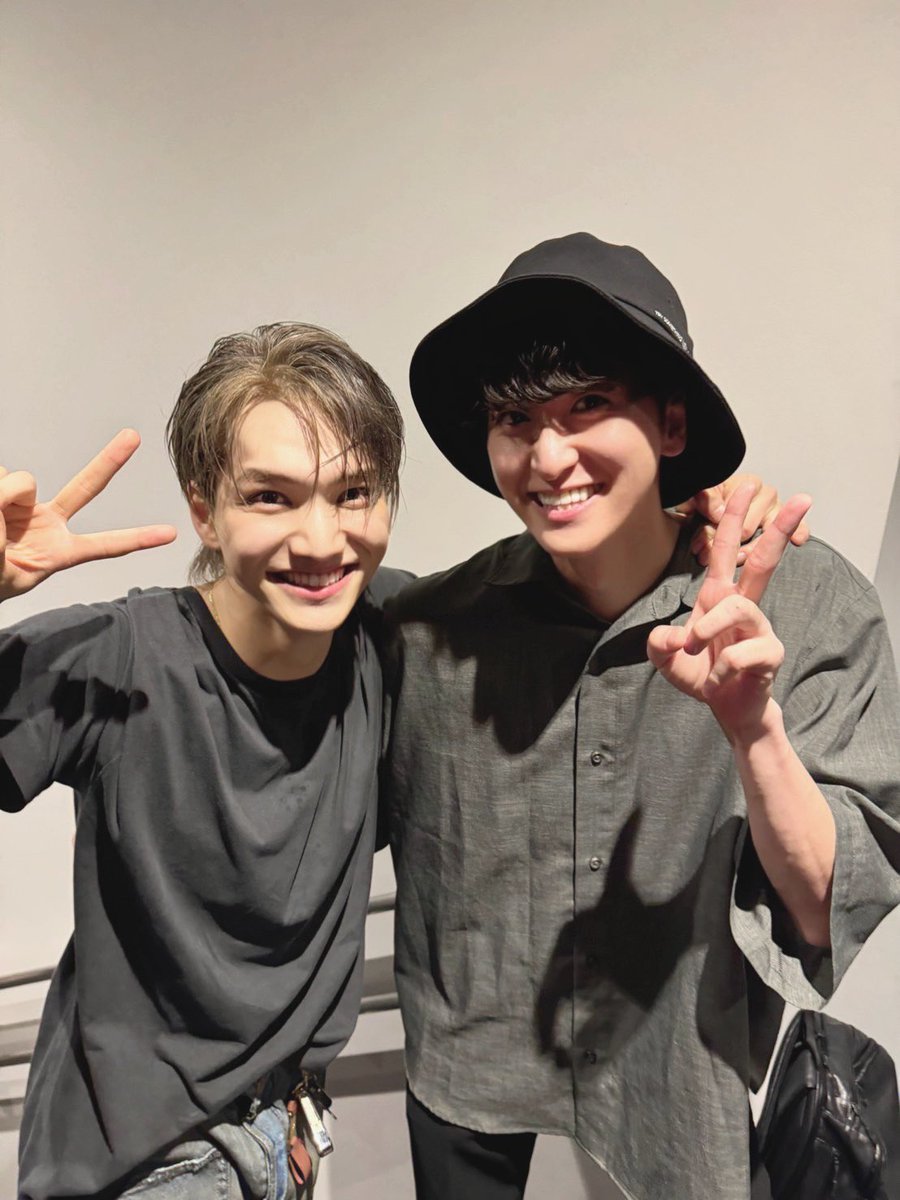 aibatchi's tweet photo. 三浦宏規のLIVEに遊びに行ってきたよ〜
めちゃかっこよかった〜！でも変わらない部分もあって安心した😹
3年ぶりのWひろき🐶 https://t.co/rR0YgtKPXi