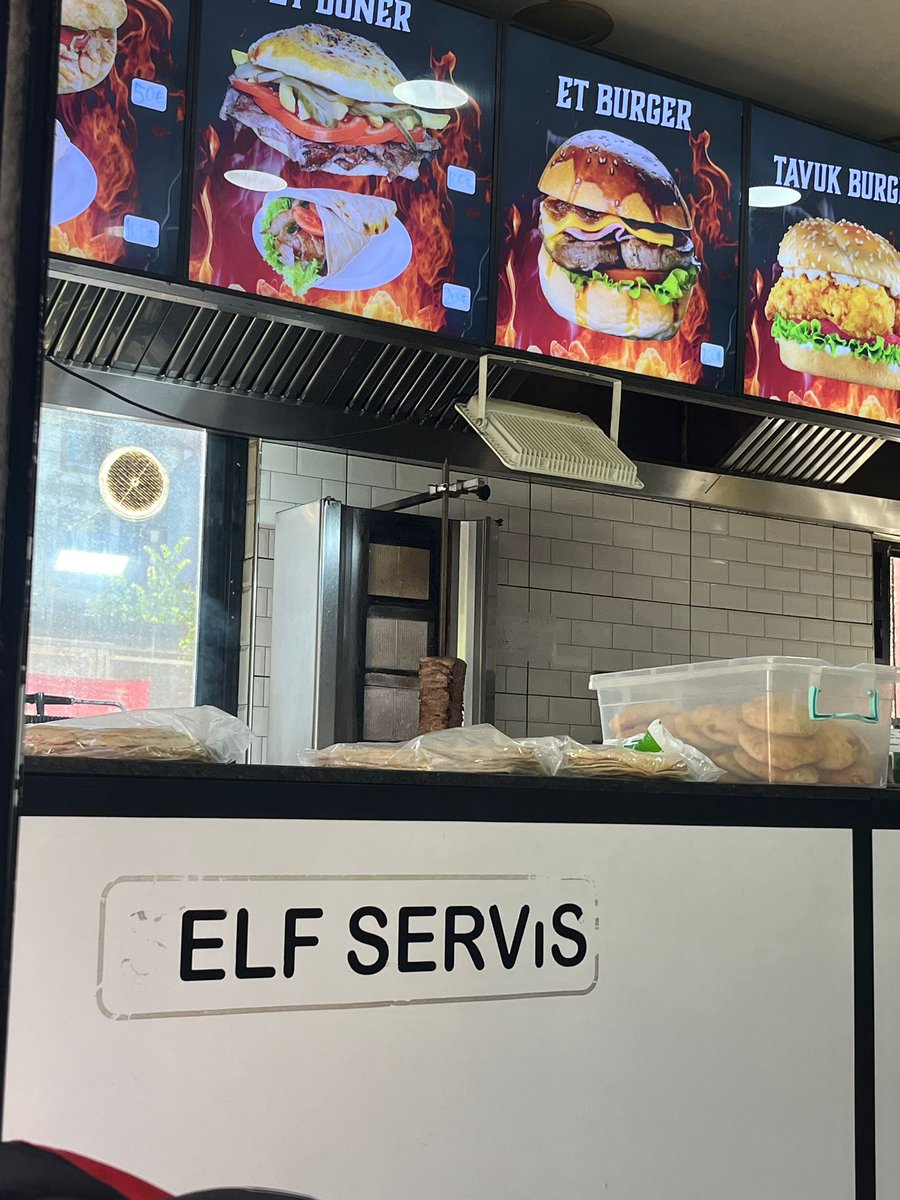 isengardtr's tweet photo. Ürünlerimiz elfler tarafından servis ediliyor olup, orkların restoran önünü kapamaması rica olunur. https://t.co/ngfIEo1PPD