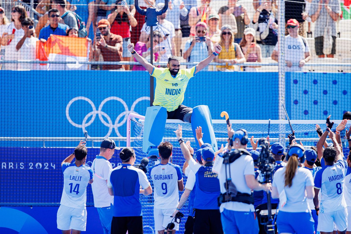 ERUTTAM18's tweet photo. The Man. The Myth. The Legend. P.R. Sreejesh finishes with a Bronze medal 🥉 in his final game! God bless you always ♥️.

#ThankYouSreejesh #Bronze #GOLD #Paris2024    #Hockey    #HockeyIndia #HockeyIndia #Paris2024Olympic https://t.co/KGRvSqtpAr