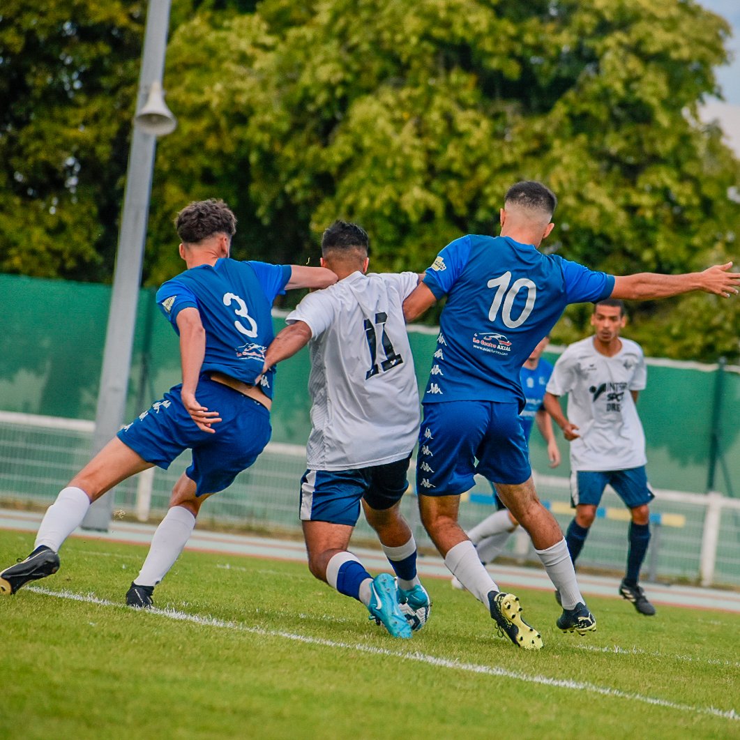 Pour leur deuxième match de préparation, nos Chartrains ont montré un visage sérieux en l'emportant 2-0 face à Dreux (R1) !

#National3 #AllezChartres 🔵⚪️