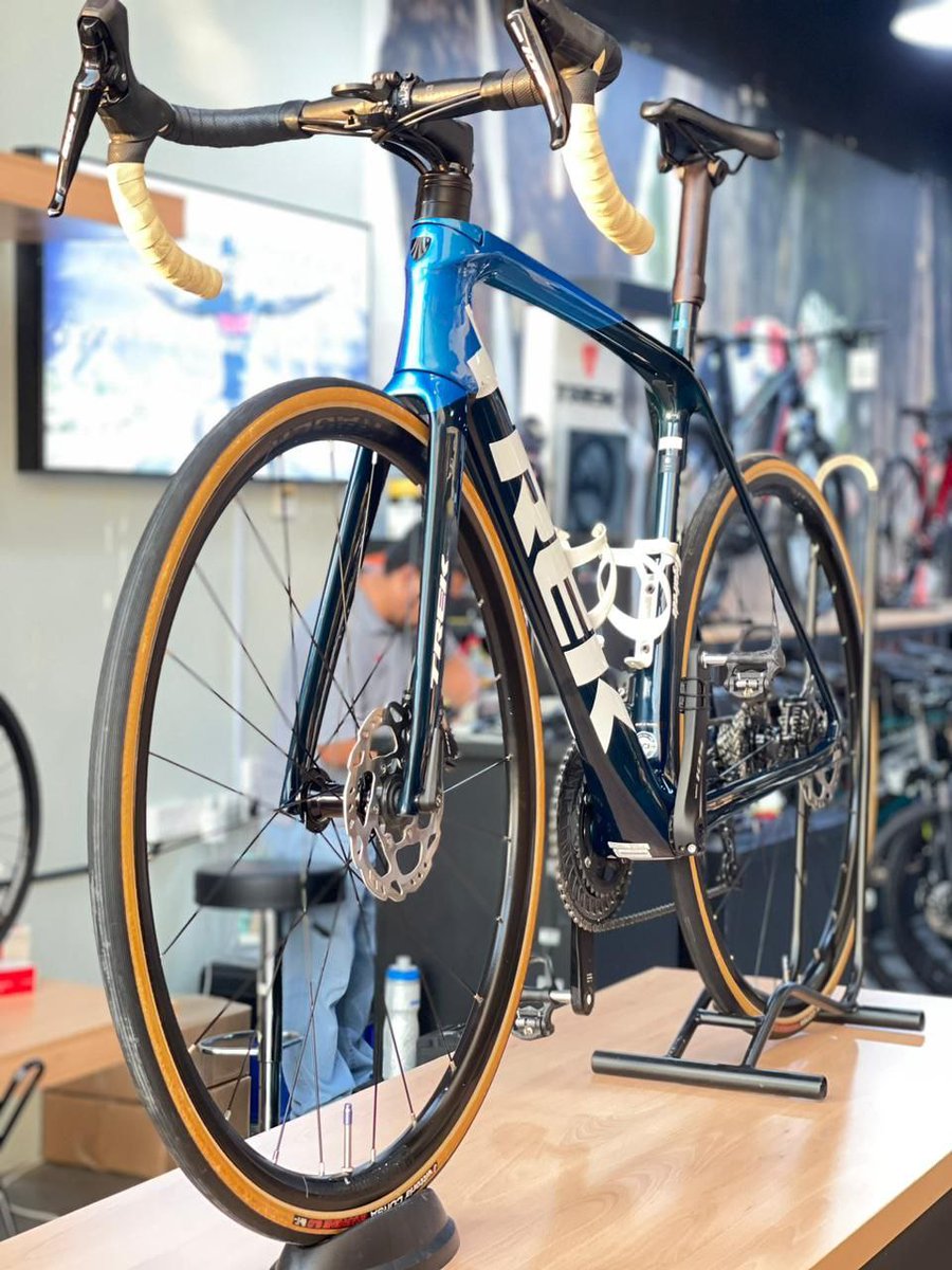 تريك ايموندا SL5
هيكل كاربون فايبر
وزن  8.5 kg
مكابح دسك بريك 
قيور شيمانو ( قروب ست) 105
جنزير شيمانو 
كفرات فيكتوريا
المقاس 56
السعر ٩٠٠٠ قابل للتفاوض
المدينه الرياض 
للإستفسار 0567347405