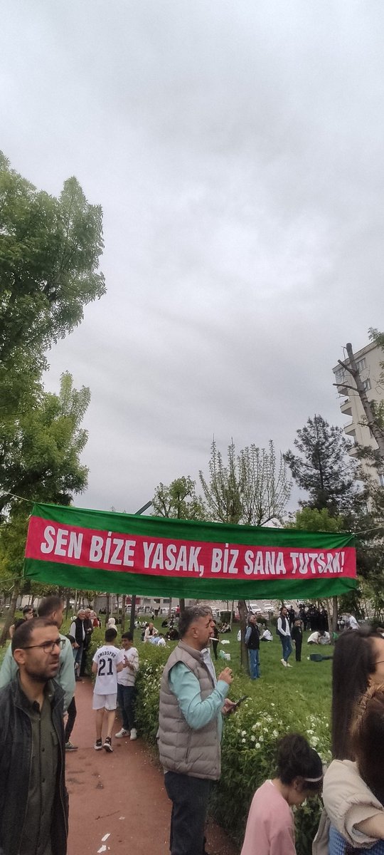 fakeabe123's tweet photo. SANA GELİYORUZ MEMLEKET!
#Amedspor #Azrailler https://t.co/XN05MTvs9t