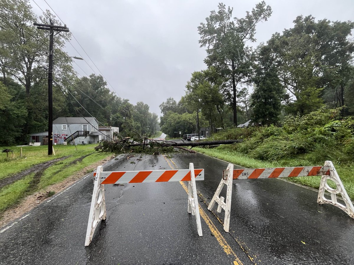 DstnyRichardsTV's tweet image. DEBBY DAMAGE: Lots of flooding across the Charlotte area as Tropical Storm Debby dumps heavy amounts of rain! 🌧️

Watch out for downed trees and power lines and charge up your devices in case of a power outage. #WCNC